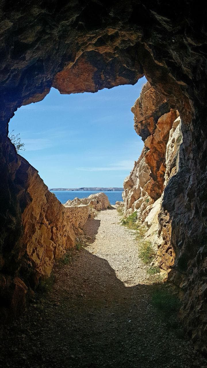 Zavratnica Bay coast